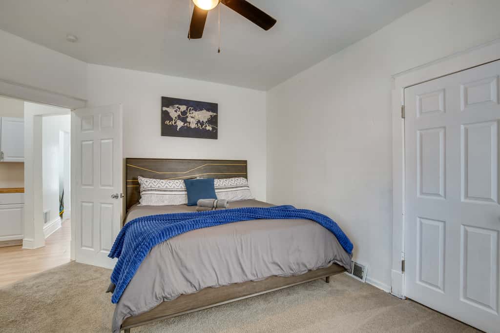 Modern 2BR Kansas City Condo Near Downtown