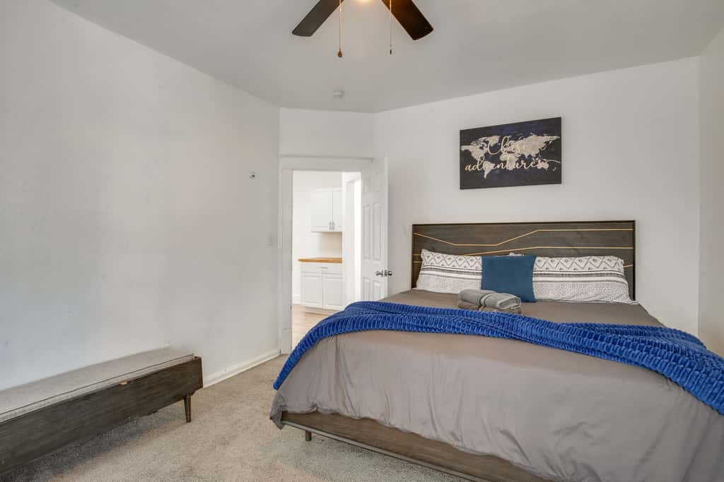 Modern 2BR Kansas City Condo Near Downtown