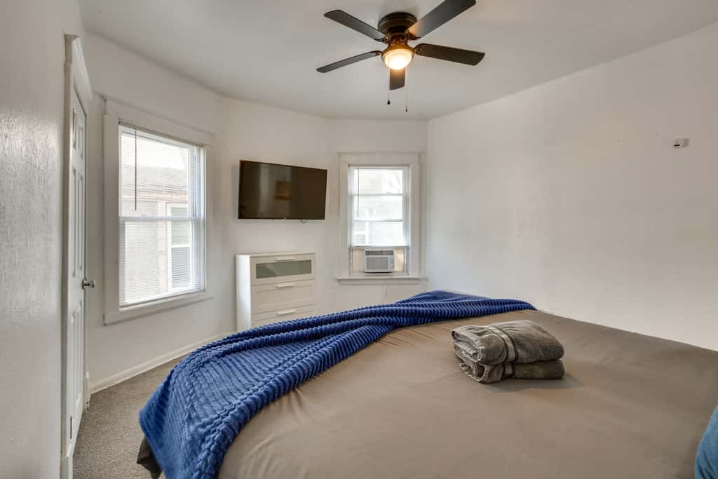 Modern 2BR Kansas City Condo Near Downtown