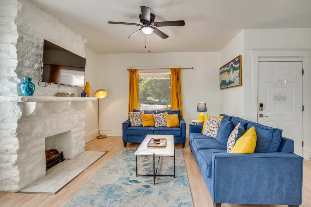 Modern 2BR Kansas City Condo Near Downtown