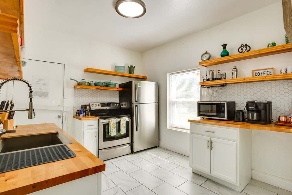 Modern 2BR Kansas City Condo Near Downtown