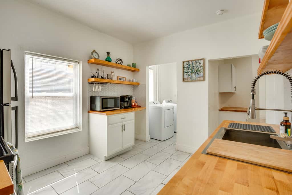 Modern 2BR Kansas City Condo Near Downtown