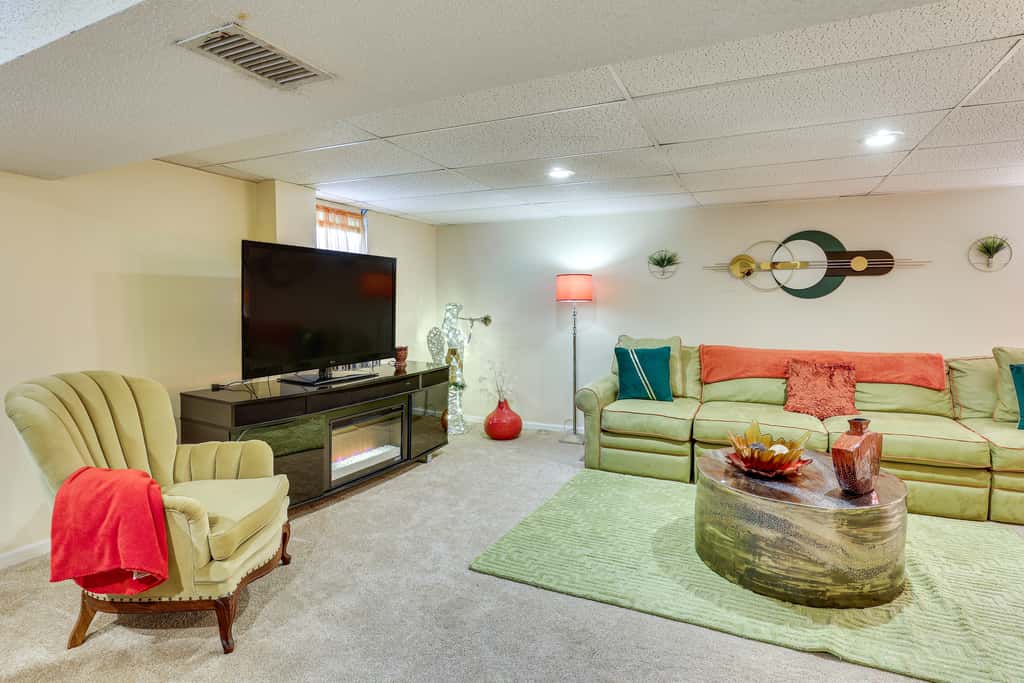 2 Mi to Kauffman Stadium: Charming Couple's Escape