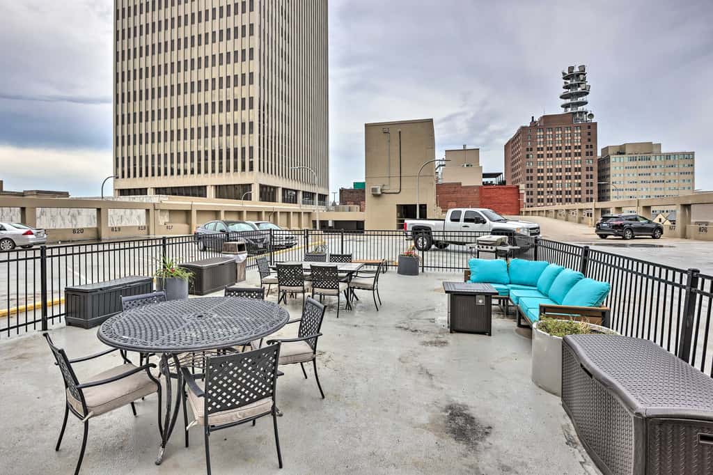 Heart of Dtwn Omaha: Historical Apt w/ Perks
