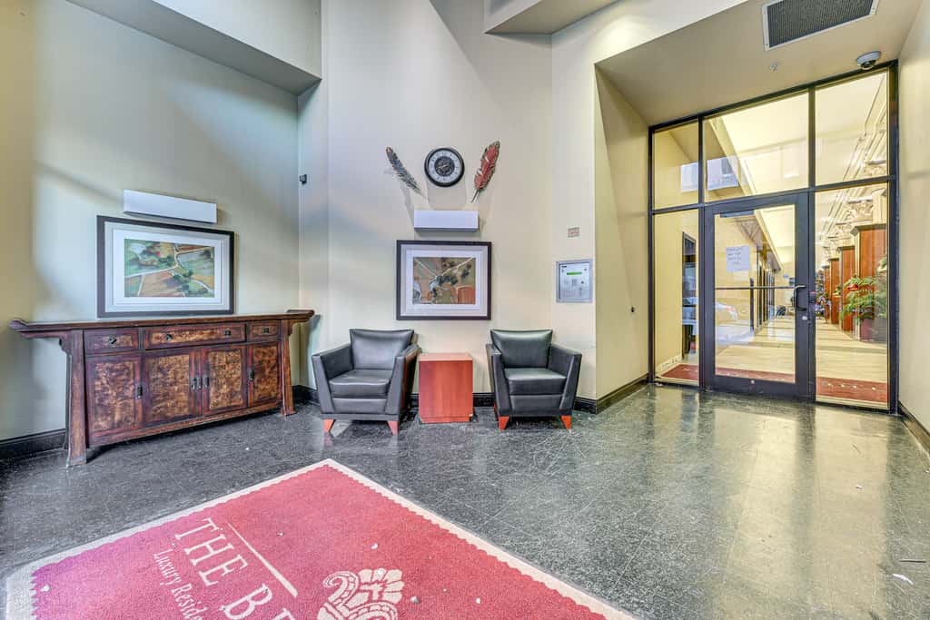 Heart of Dtwn Omaha: Historical Apt w/ Perks