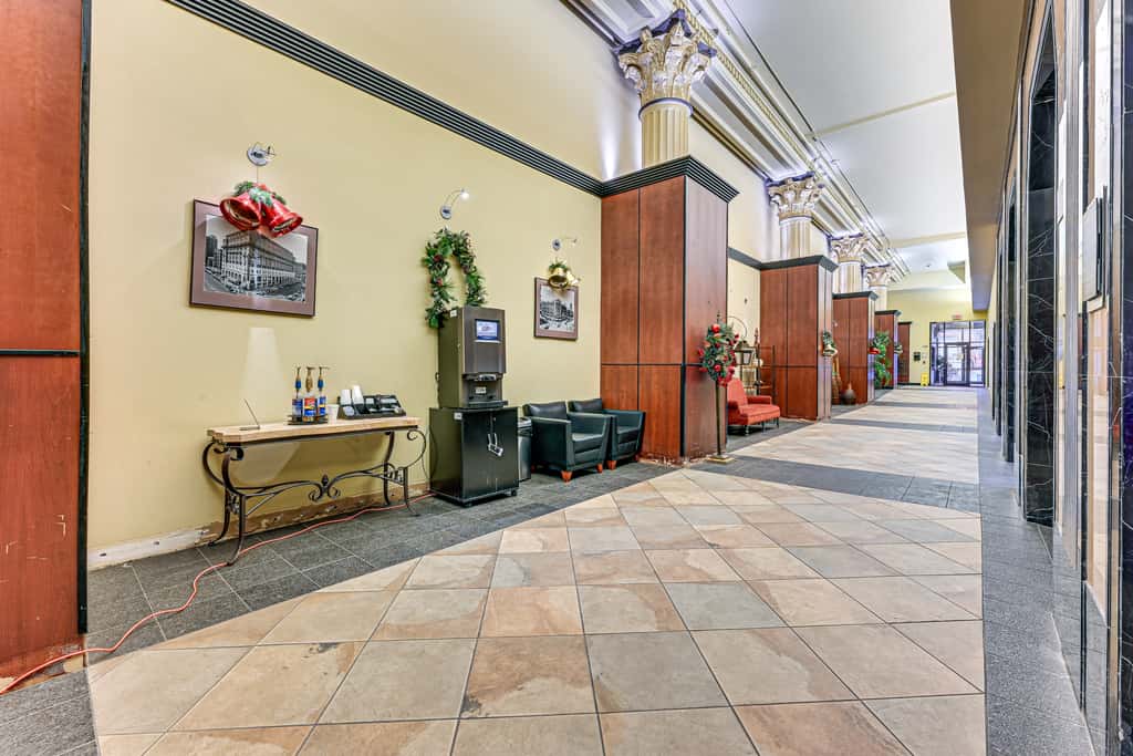 Heart of Dtwn Omaha: Historical Apt w/ Perks
