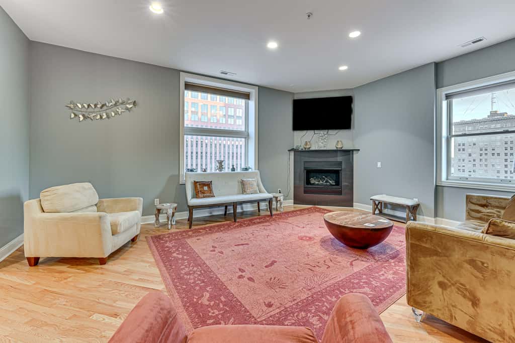 Heart of Dtwn Omaha: Historical Apt w/ Perks