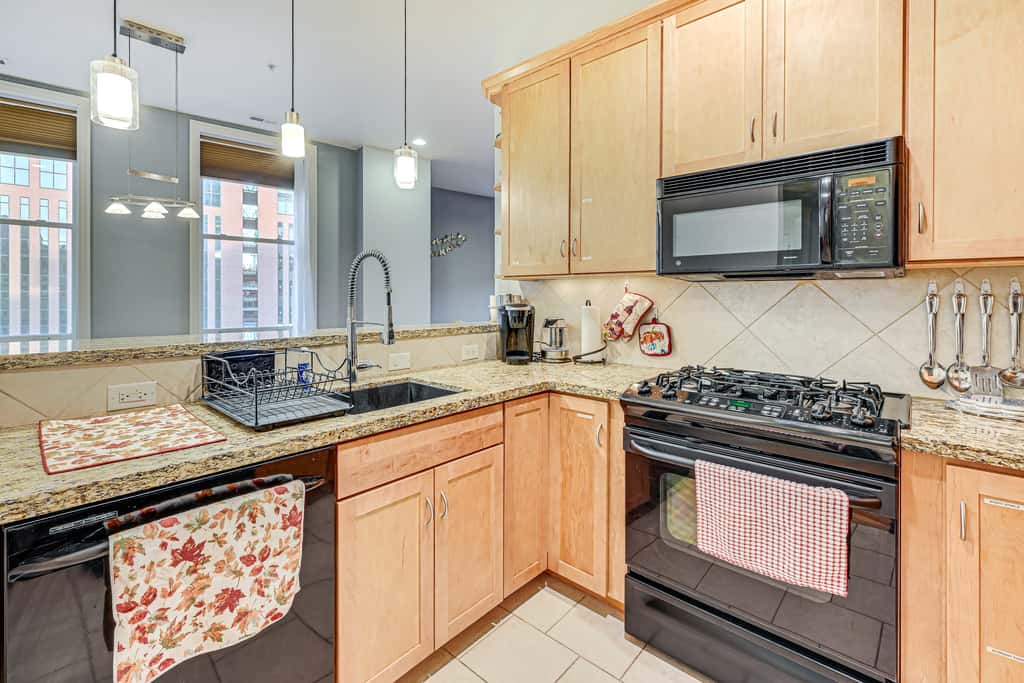 Heart of Dtwn Omaha: Historical Apt w/ Perks