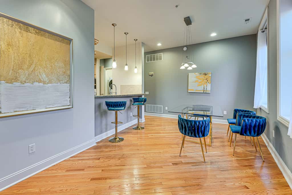 Heart of Dtwn Omaha: Historical Apt w/ Perks
