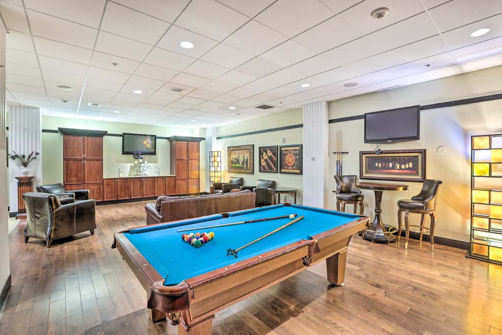 Heart of Dtwn Omaha: Historical Apt w/ Perks