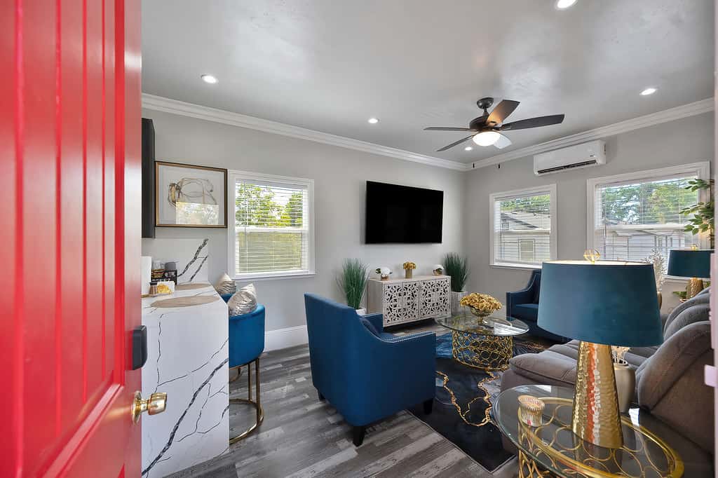 Walk to UC Davis Medical Center! Duplex w/ Patio