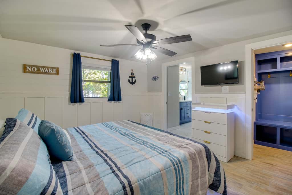 Game Room, Dock & Hot Tub: Grand Lake Getaway