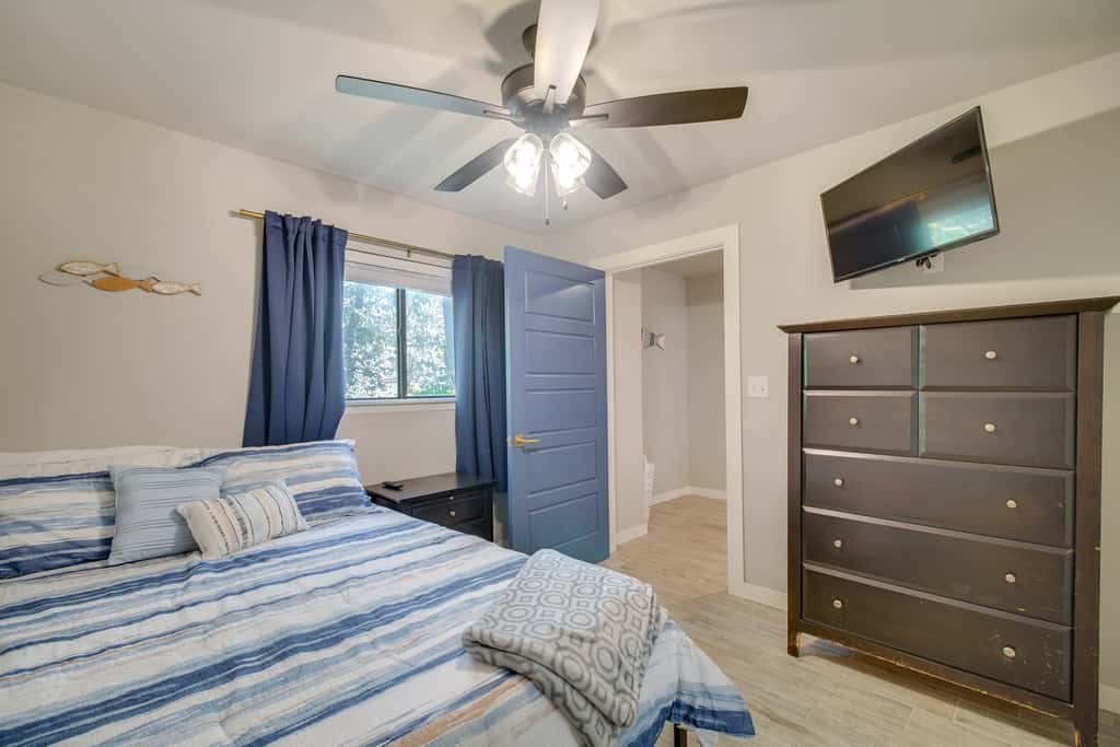 Game Room, Dock & Hot Tub: Grand Lake Getaway