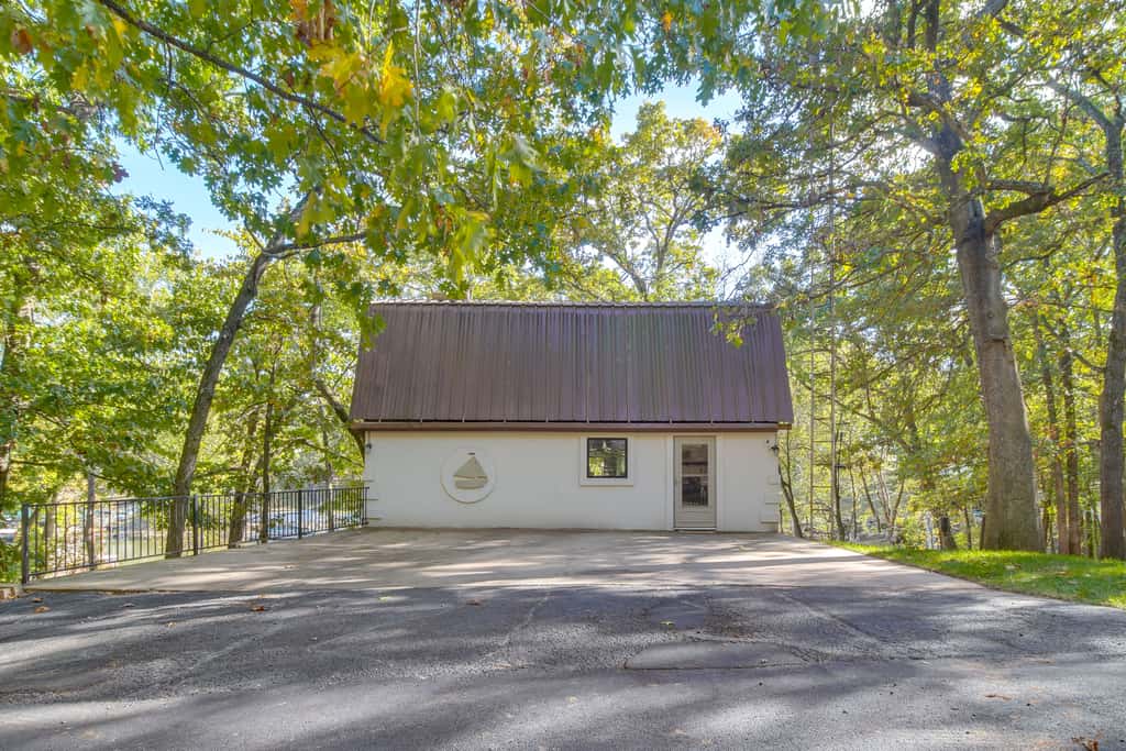 Game Room, Dock & Hot Tub: Grand Lake Getaway