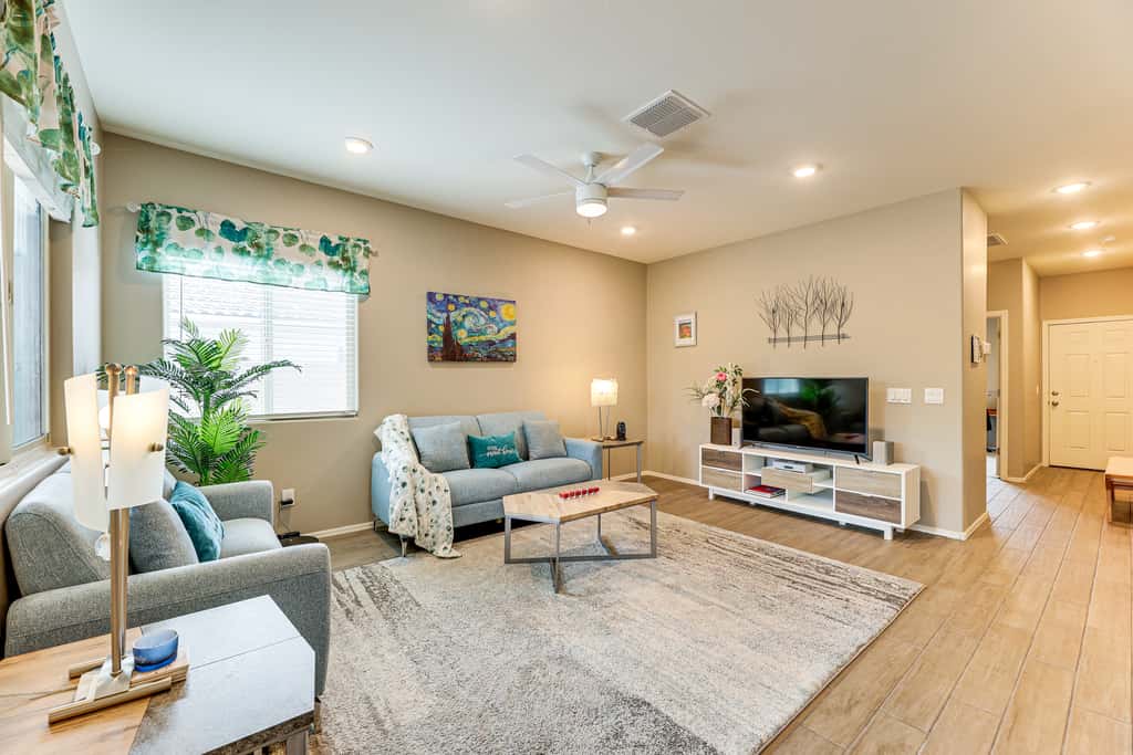 Quiet Casa Grande House Next to Villago Park!