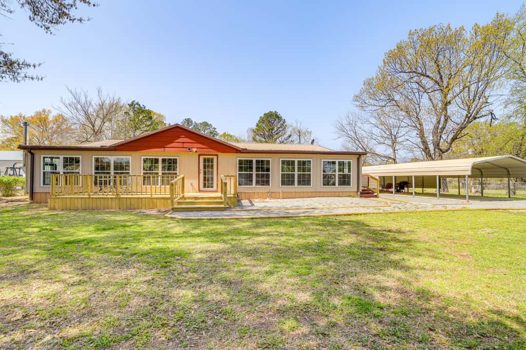 Walk to Beach: Eufaula 'Fisherman’s Delight' Home