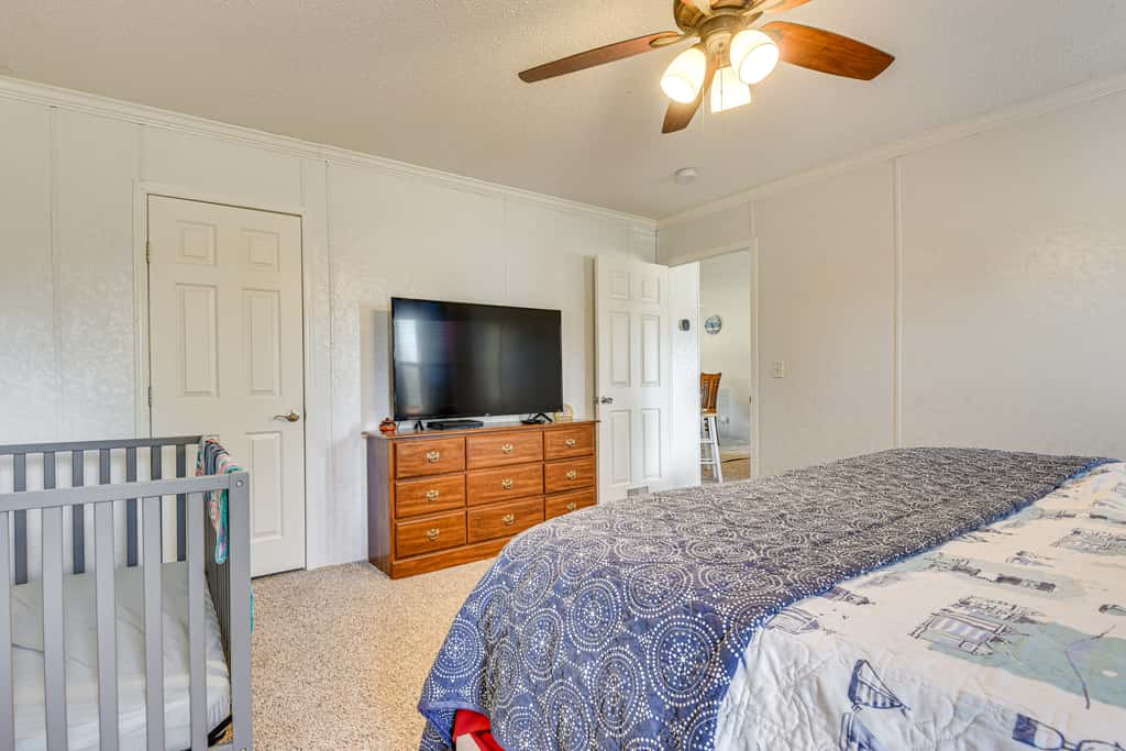 Steps to Lake Eufaula: Family Home w/ Deck & Yard