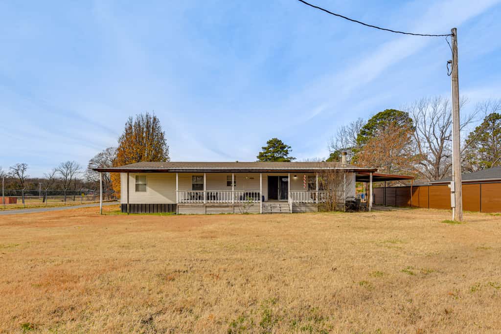 Steps to Lake Eufaula: Family Home w/ Deck & Yard