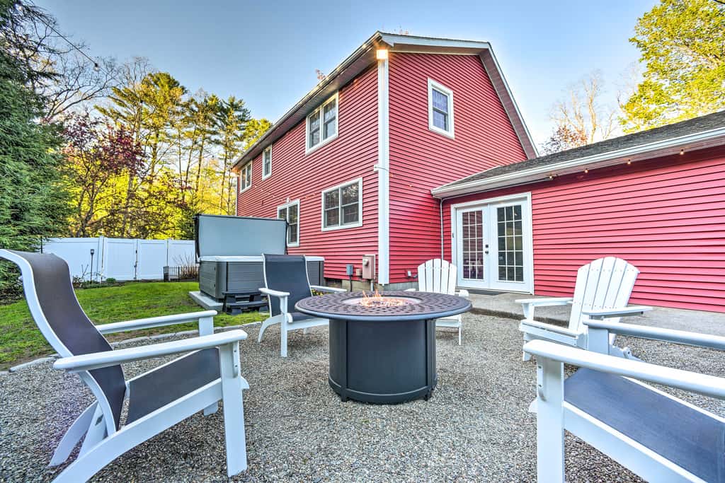 Family-Friendly Retreat w/ Hot Tub: 1 Mi to Dtwn