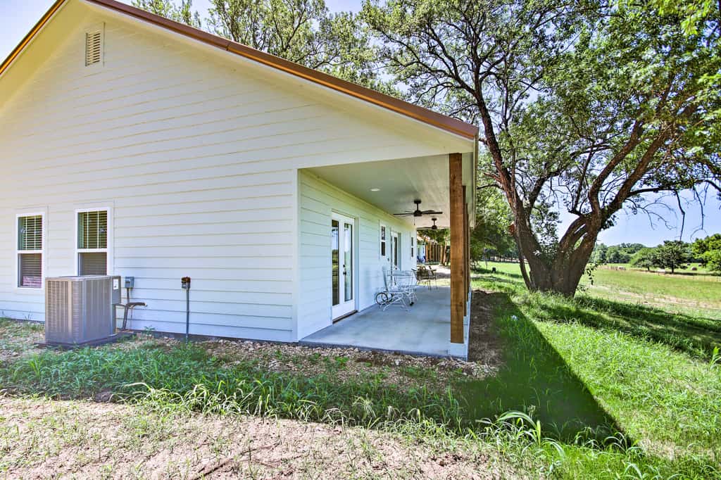 Peekaboo Water Views: Lake O' the Cherokees Cabin