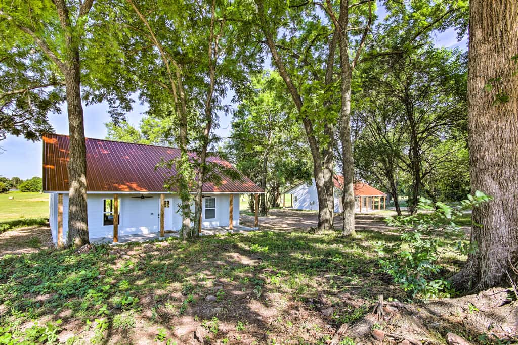 Peekaboo Water Views: Lake O' the Cherokees Cabin