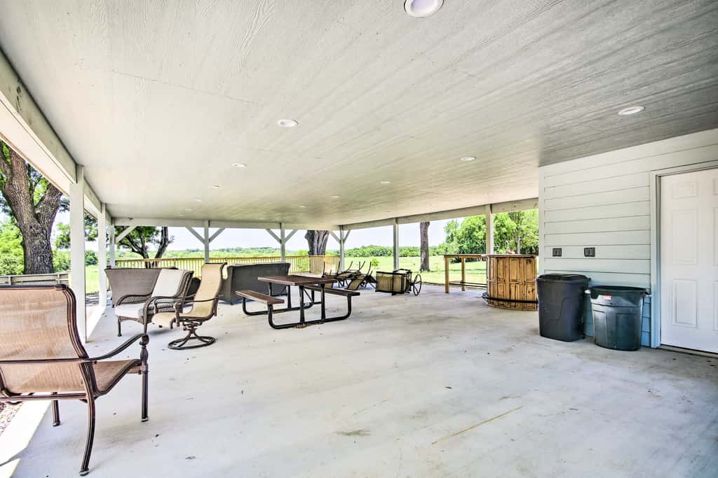 Peekaboo Water Views: Lake O' the Cherokees Cabin