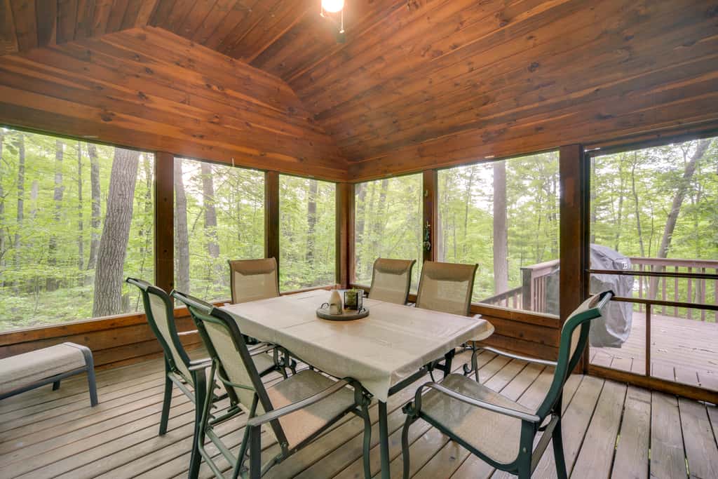 Cozy Wisconsin Cabin w/ Deck, Kayaks & Lake Views!