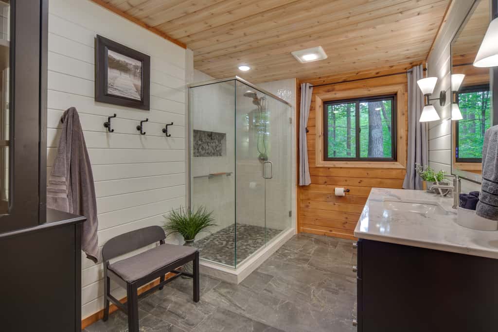 Cozy Wisconsin Cabin w/ Deck, Kayaks & Lake Views!