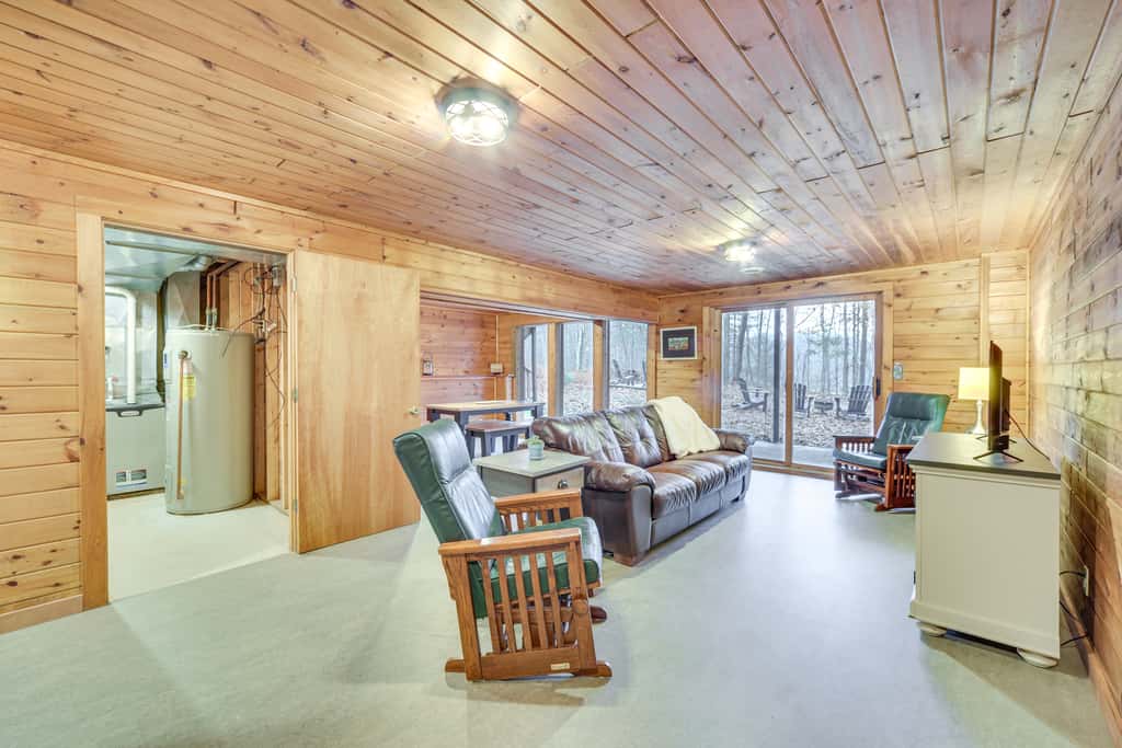 Cozy Wisconsin Cabin w/ Deck, Kayaks & Lake Views!