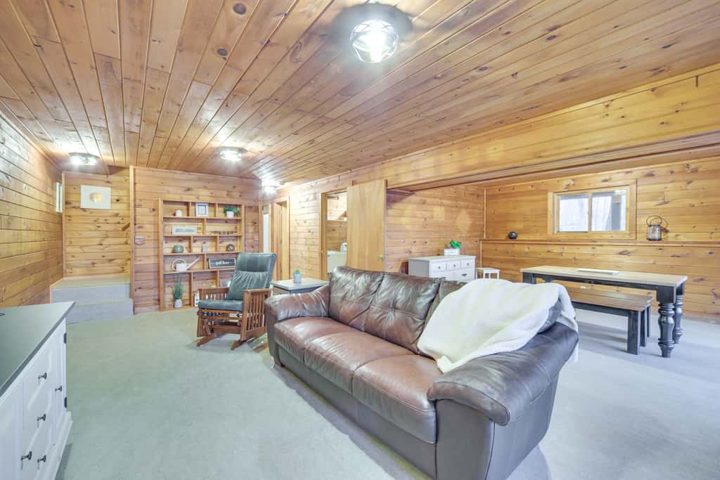 Cozy Wisconsin Cabin w/ Deck, Kayaks & Lake Views!