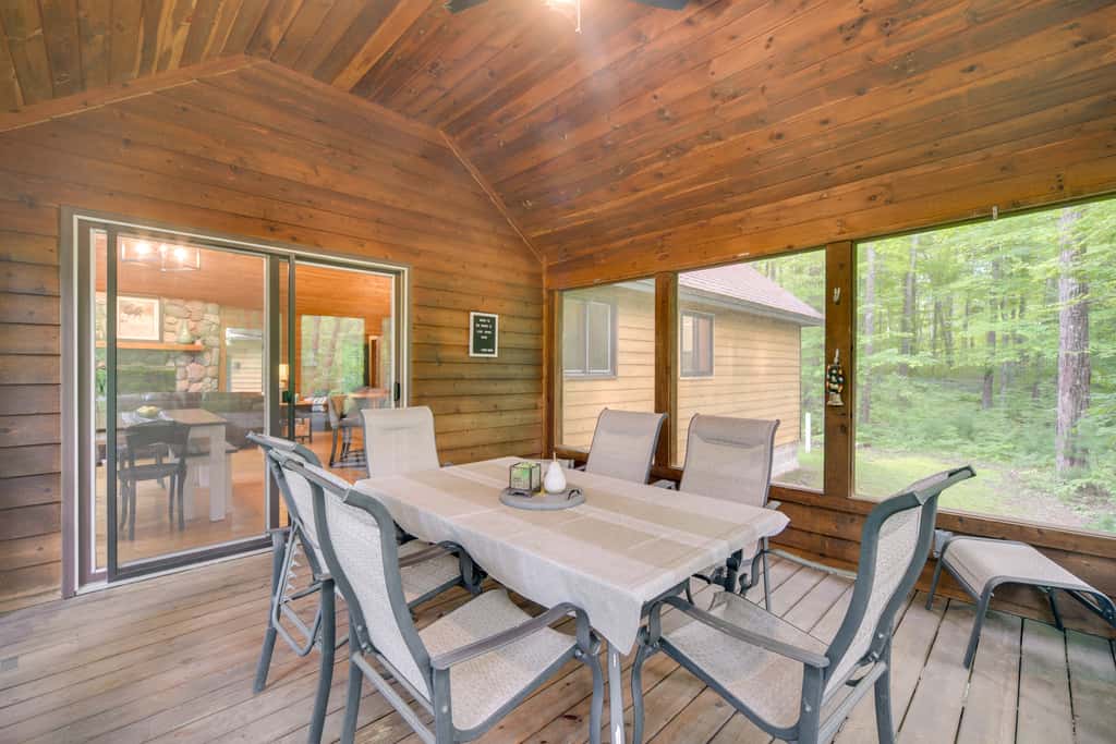 Cozy Wisconsin Cabin w/ Deck, Kayaks & Lake Views!