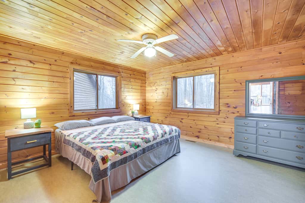 Cozy Wisconsin Cabin w/ Deck, Kayaks & Lake Views!