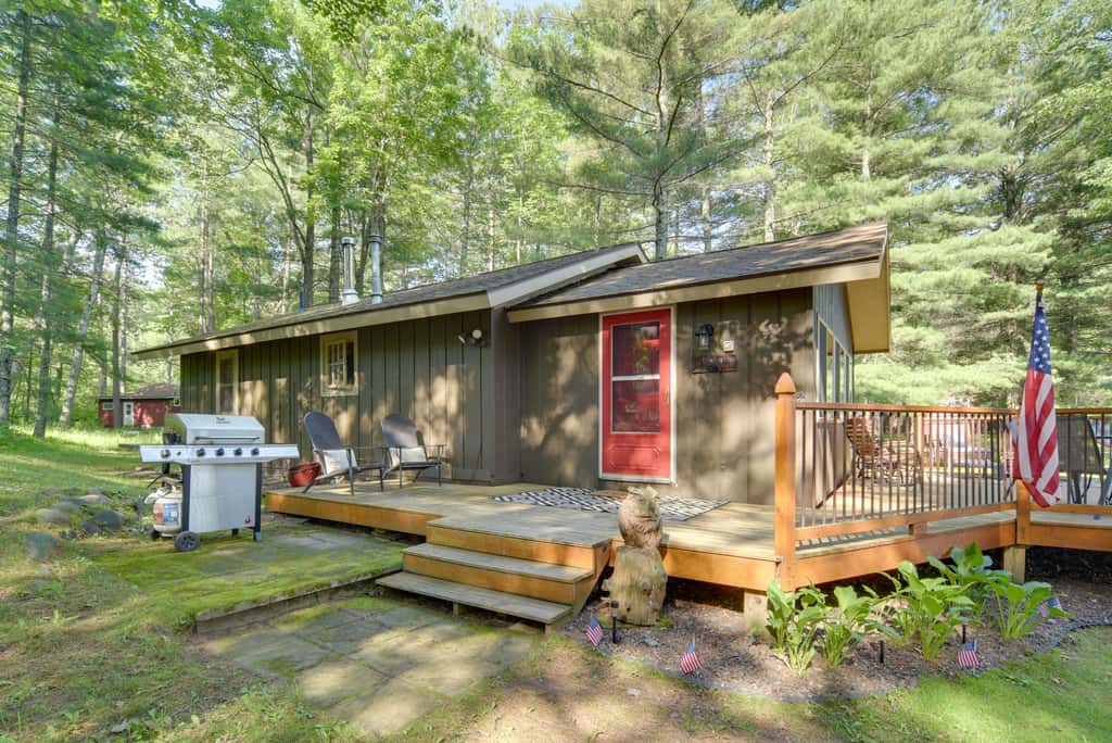 Charming Cabin on Grindstone Lake
