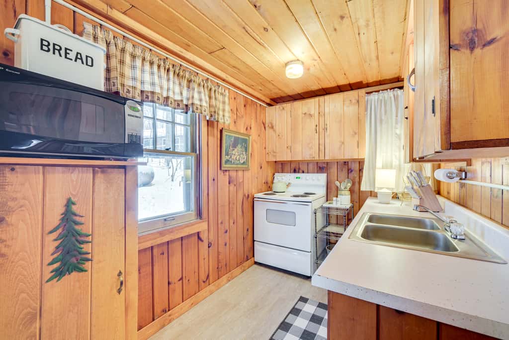 Charming Cabin on Grindstone Lake