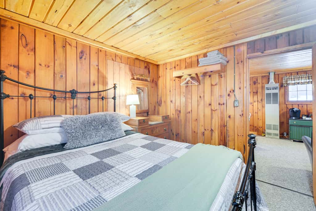 Charming Cabin on Grindstone Lake