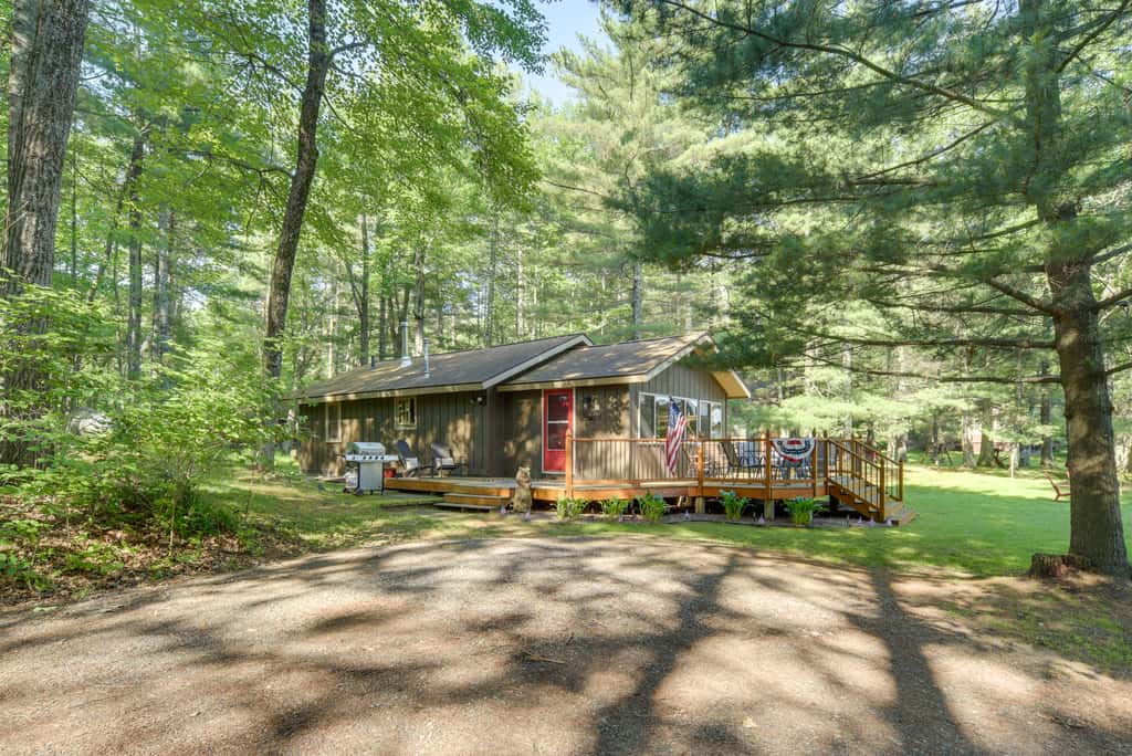 Charming Cabin on Grindstone Lake