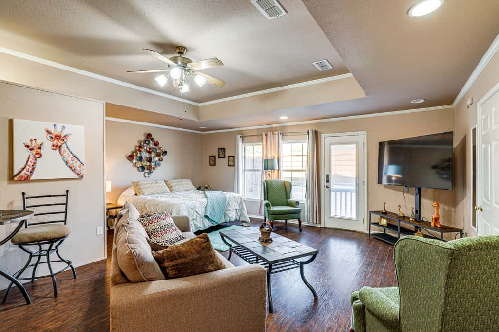 Granbury Studio - 10 Mins From Town + The Lake!