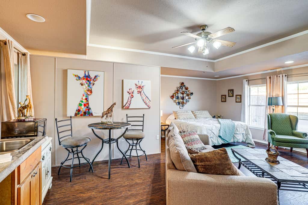 Granbury Studio - 10 Mins From Town + The Lake!