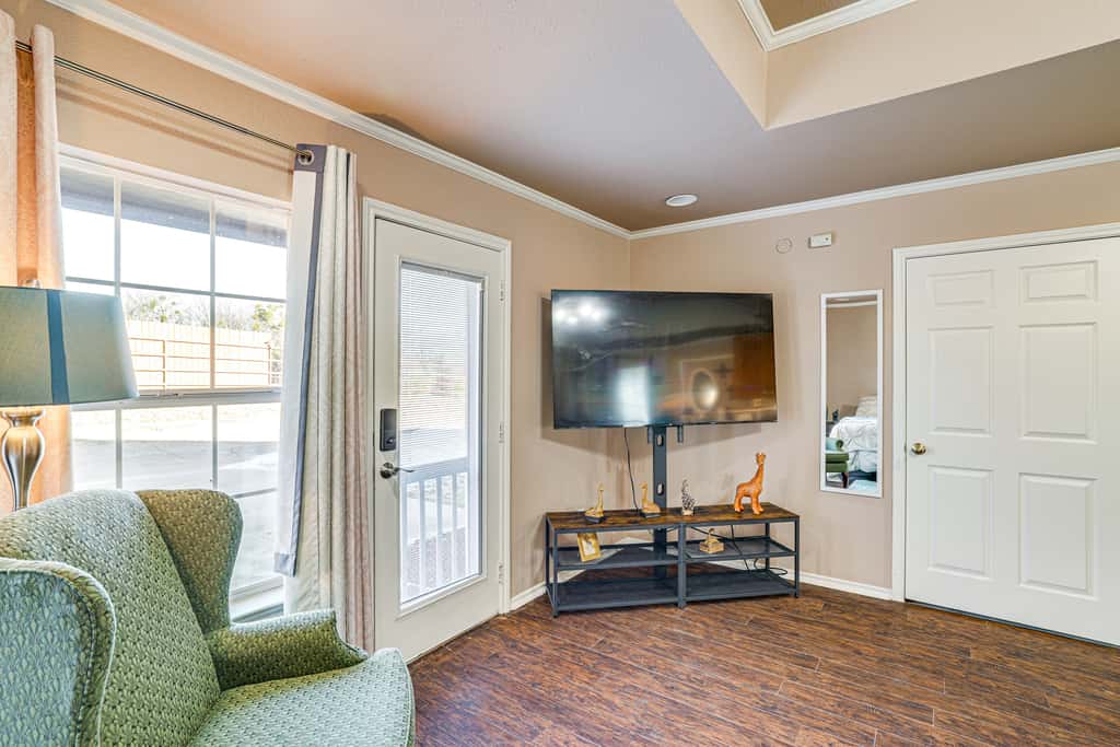 Granbury Studio - 10 Mins From Town + The Lake!