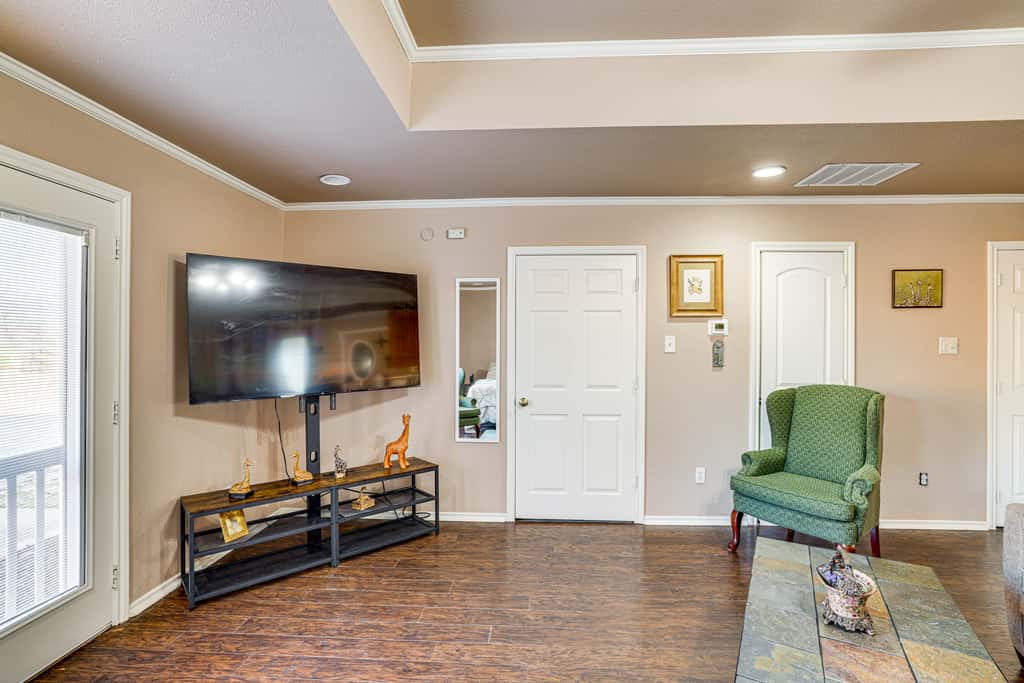 Granbury Studio - 10 Mins From Town + The Lake!