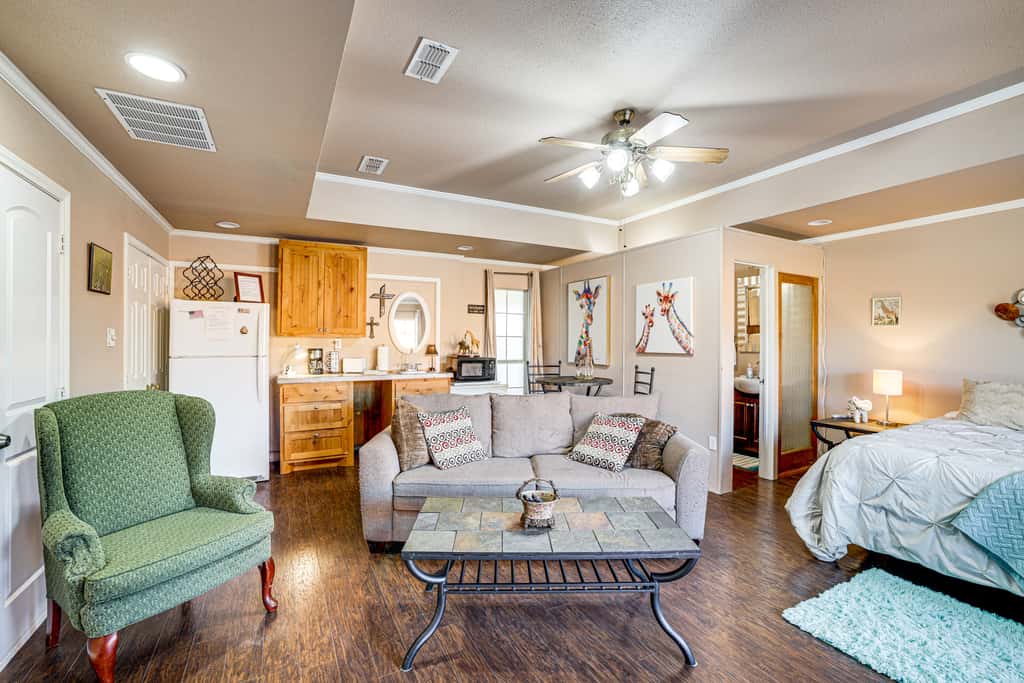 Granbury Studio - 10 Mins From Town + The Lake!