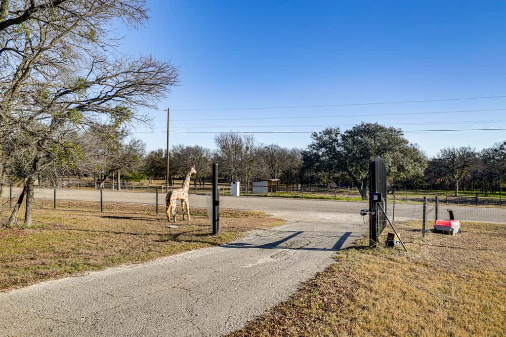 Granbury Studio - 10 Mins From Town + The Lake!