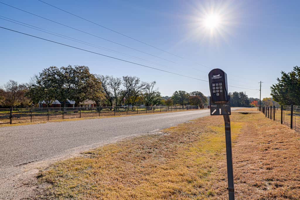 Granbury Studio - 10 Mins From Town + The Lake!