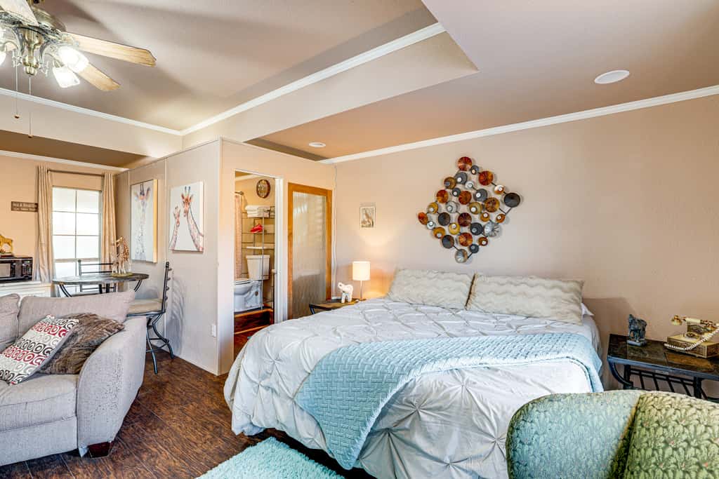 Granbury Studio - 10 Mins From Town + The Lake!