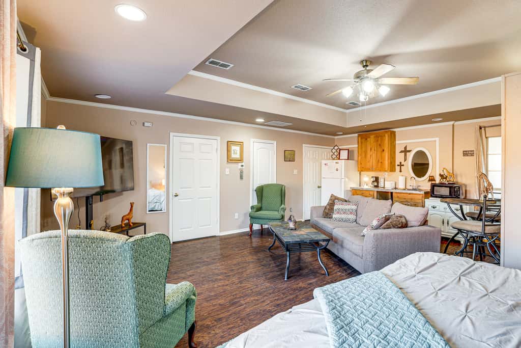 Granbury Studio - 10 Mins From Town + The Lake!
