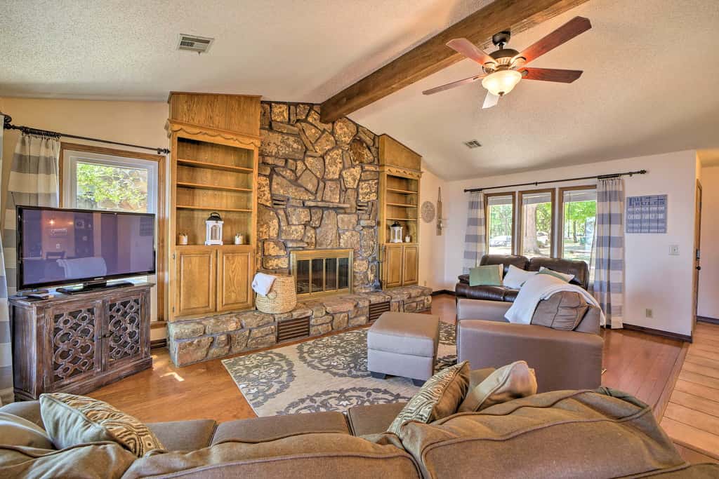 Grand Lake Views + Fire Pit: Monkey Island Home!