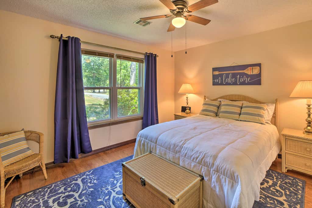 Grand Lake Views + Fire Pit: Monkey Island Home!