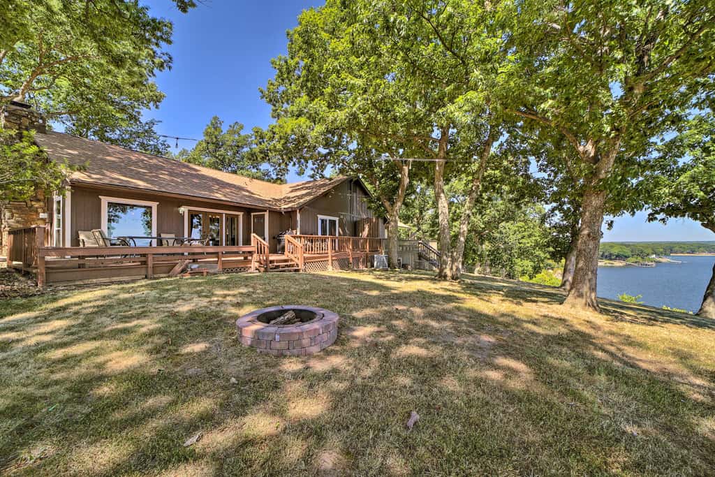 Grand Lake Views + Fire Pit: Monkey Island Home!