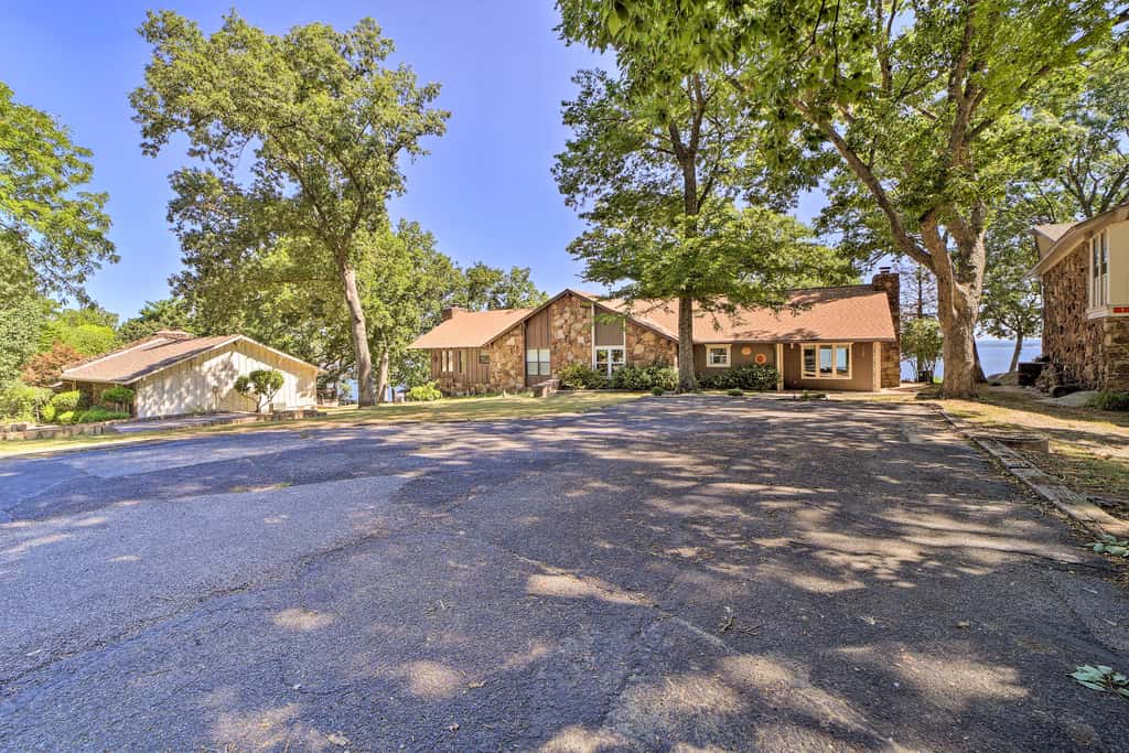 Grand Lake Views + Fire Pit: Monkey Island Home!
