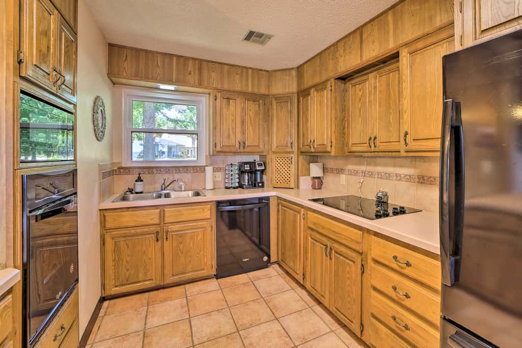 Grand Lake Views + Fire Pit: Monkey Island Home!
